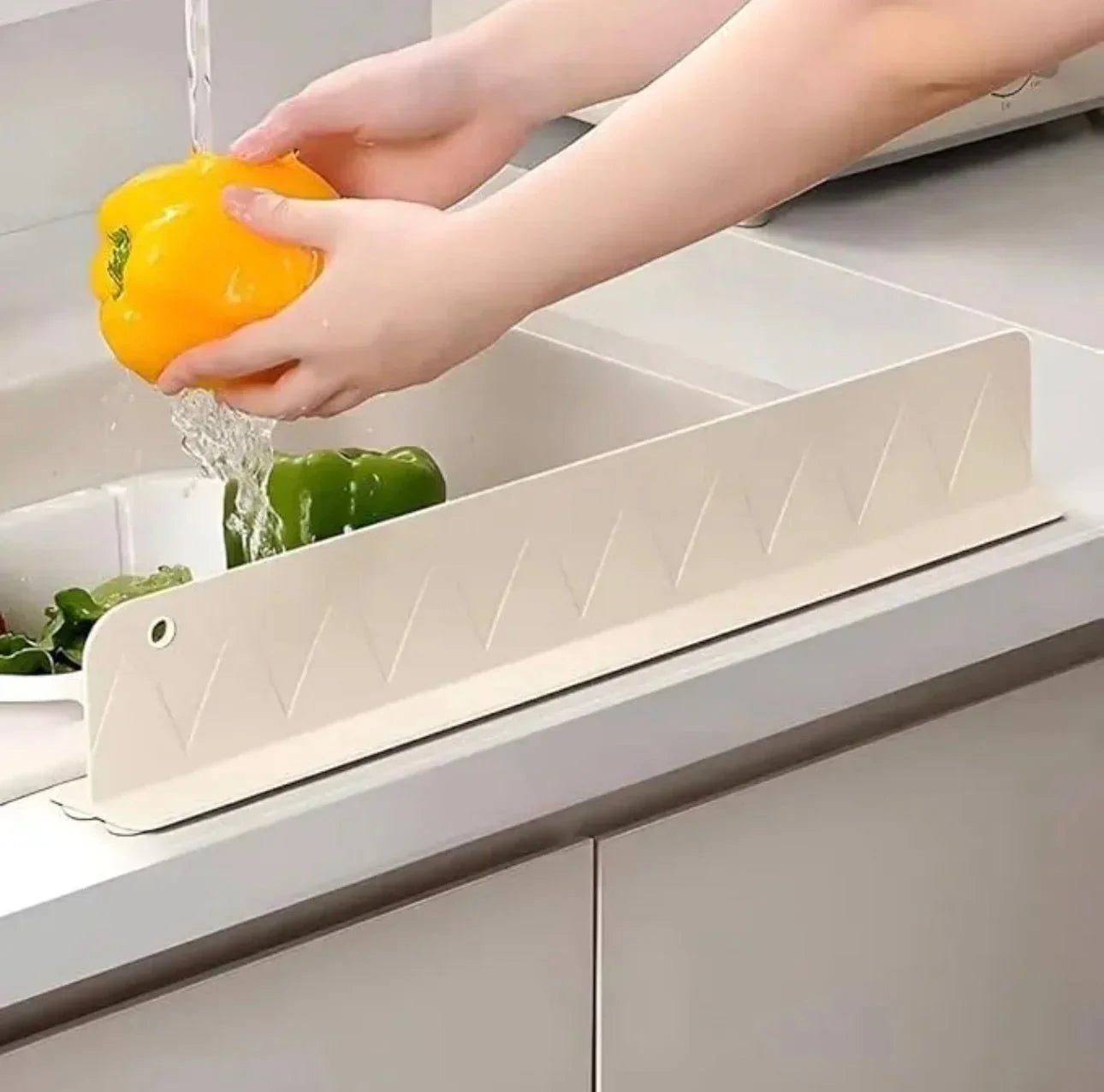 Silicone Kitchen Sink Splash Guard With Suction